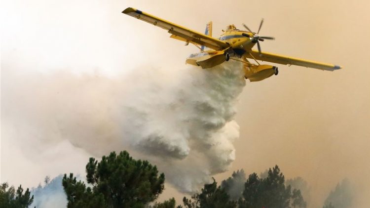 avião incendios