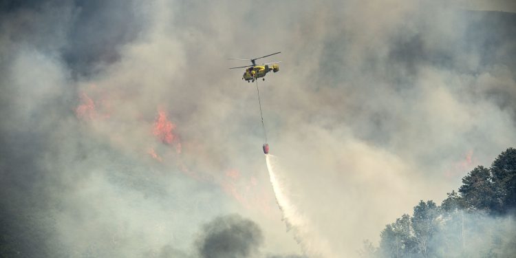 incêndio helicóptero