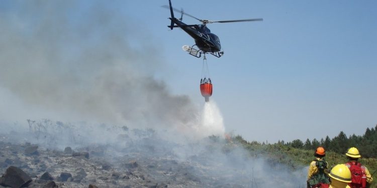 apagar fogos helicoptero