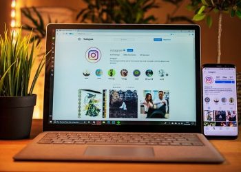 computador redes sociais influencers