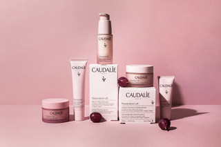 Creme tisana de noite (€€43,7/50ml); fluído caxemira com proteção solar (€41,2/40ml); sérum firmeza (€50,4/30ml); creme caxemira (€43,7/50ml); e bálsamo contorno de olhos (€38,6/15ml)