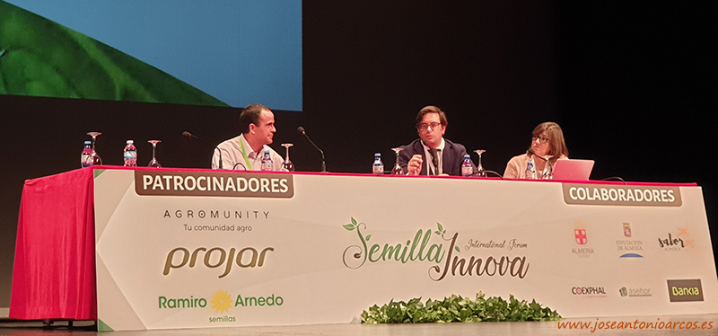 Mesa redonda sobre el virus del rugoso del tomate. /Joseantonioarcos.es