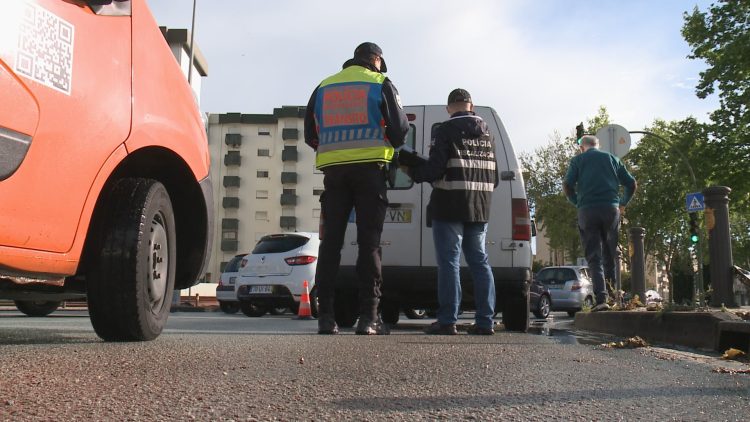 Ação de fiscalização da ASAE em Coimbra controla temperatura no transporte de alimentos