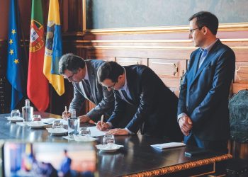 Assinatura protocolo Escola da Floresta