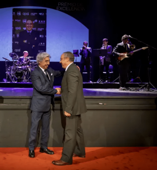 Manuel Pinheiro recebe prémio excelência na última gala à frente dos Vinhos Verdes