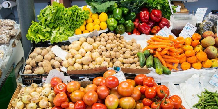 Aumento de preços faz clientes retraírem-se na compra de frutas, legumes e mercearias
