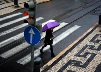 país em aviso amarelo