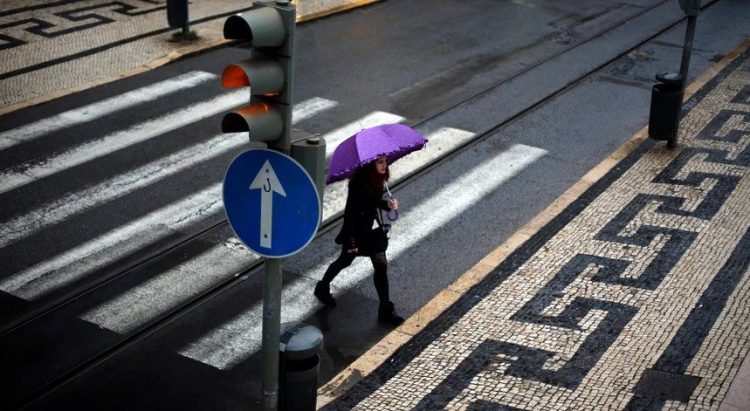 país em aviso amarelo