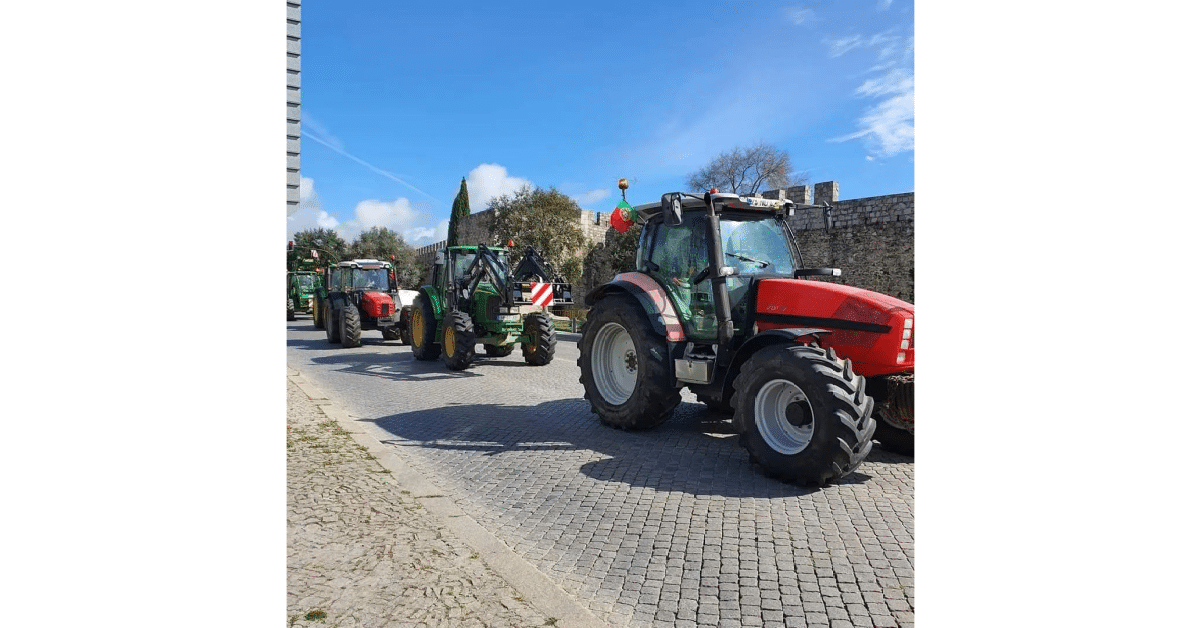 Agricultores invadem CCDR do Alentejo em Évora, apesar da oposição da PSP