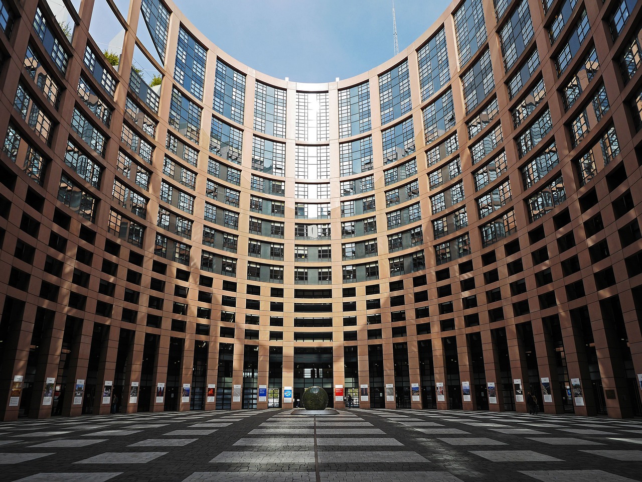 Parlamento Europeu realiza última sessão da legislatura e vota simplificação da política agrícola comum (PAC)