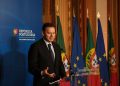 Luís Montenegro bandeira portuguesa