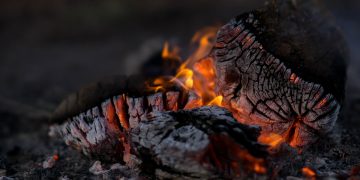 fogo cinzas carvao