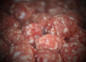 carne almôndegas