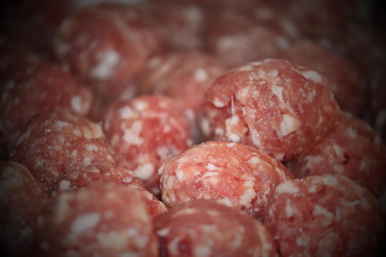 carne almôndegas