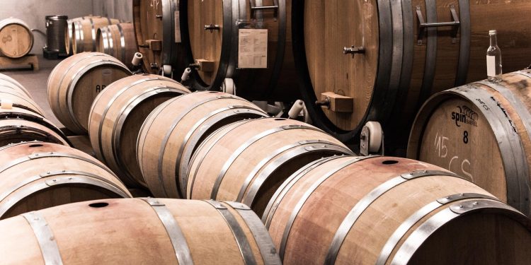 vinho barril adega