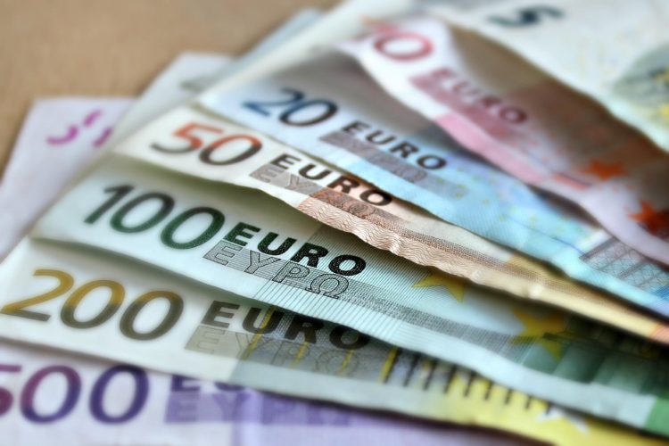 dinheiro notas euros