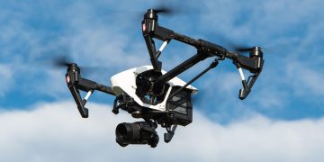 drone com cãmara a voar