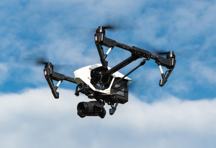 drone com cãmara a voar