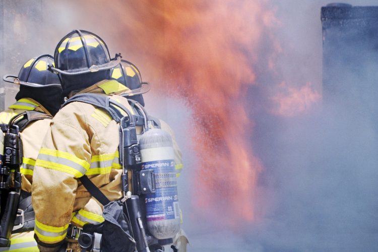 bombeiros chamas