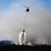 helicóptero de incêndios céu azul